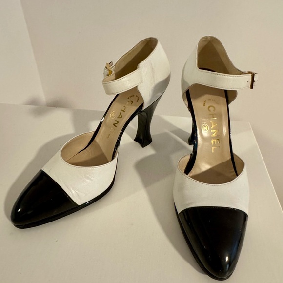 Chanel - Mary Jane Heels B/W - Picture 2 of 4